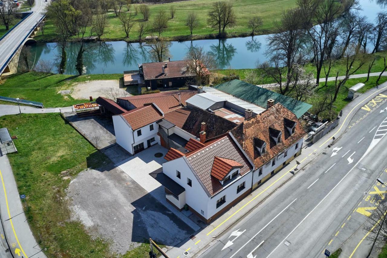 Eva Rooms & Studio Apartment Karlovac Exterior foto