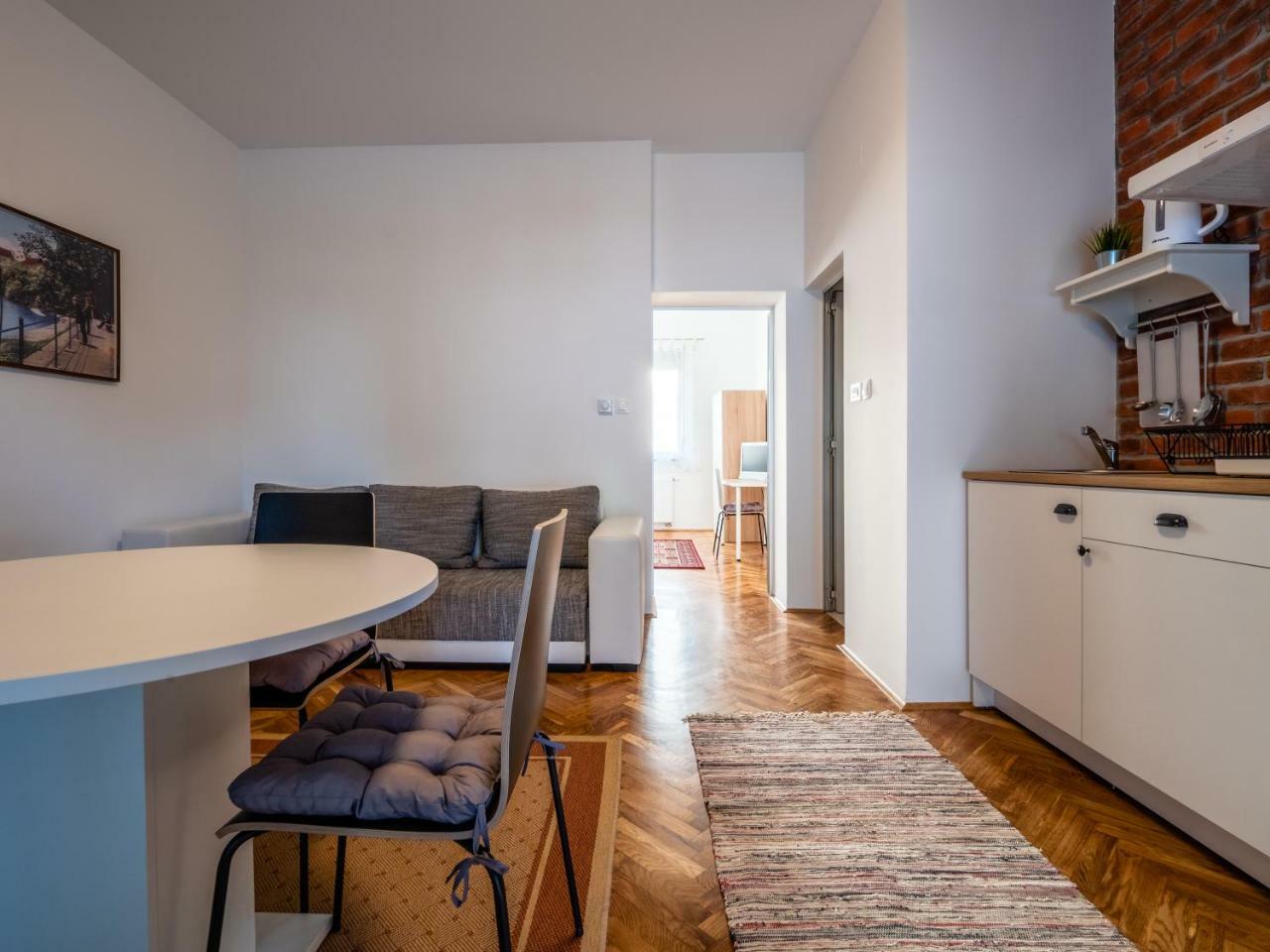 Eva Rooms & Studio Apartment Karlovac Exterior foto