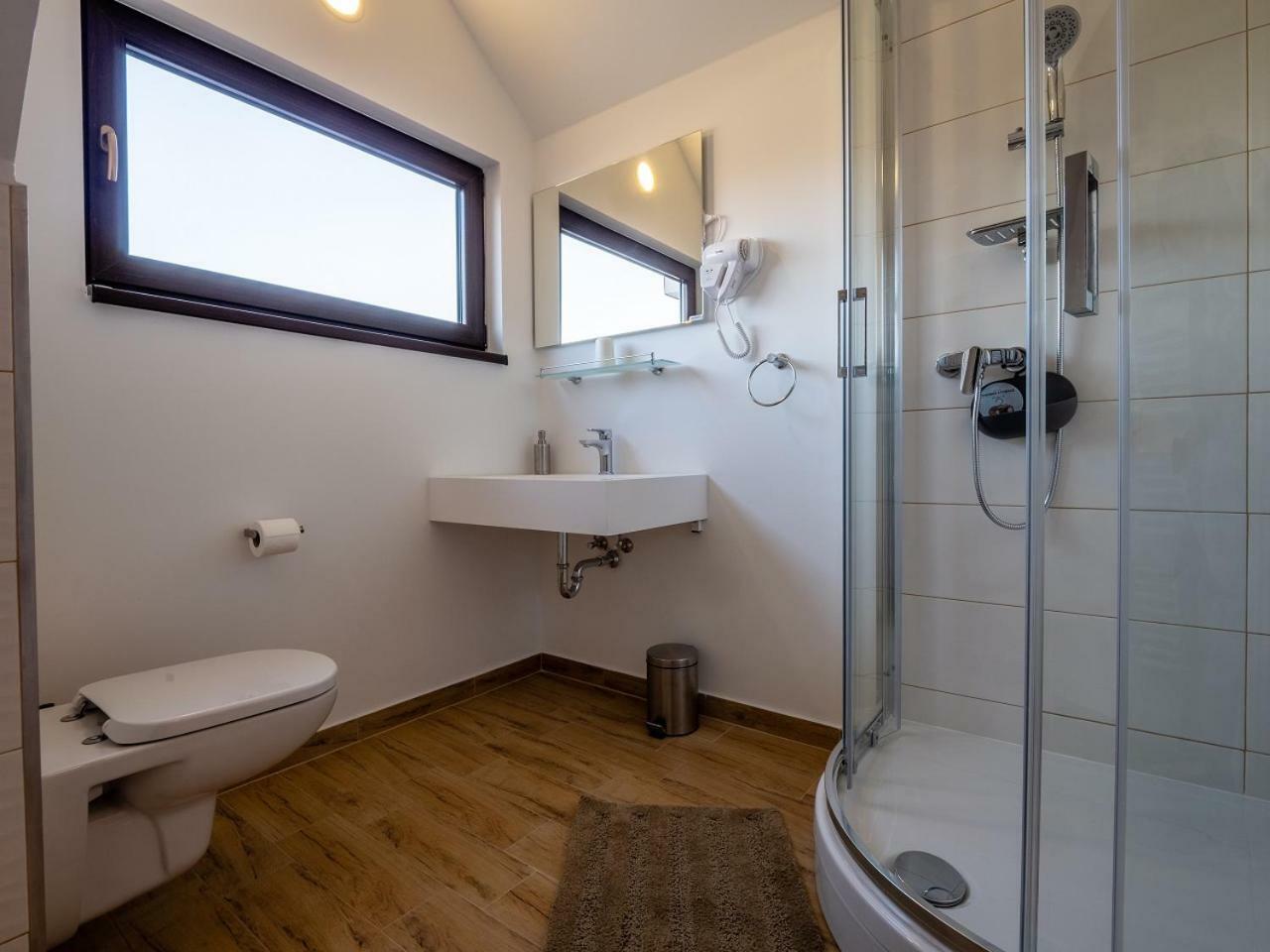 Eva Rooms & Studio Apartment Karlovac Exterior foto