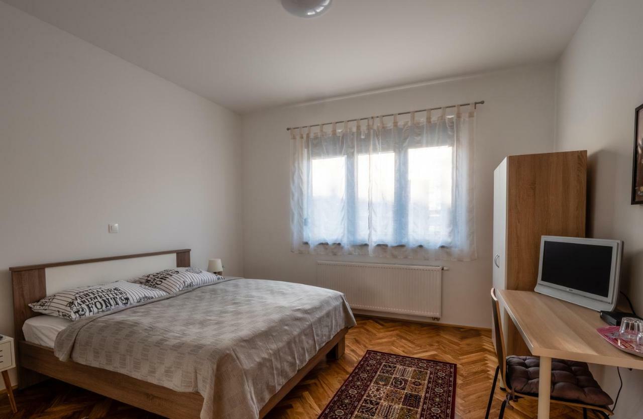 Eva Rooms & Studio Apartment Karlovac Exterior foto