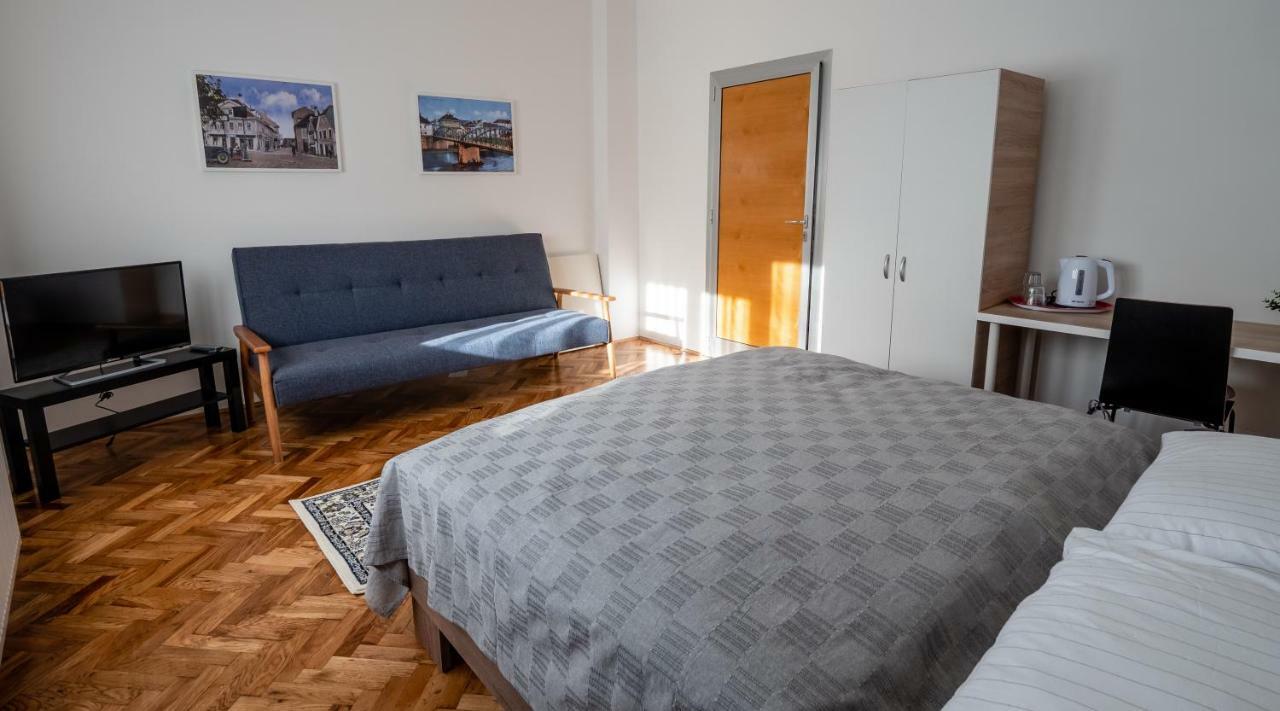 Eva Rooms & Studio Apartment Karlovac Exterior foto