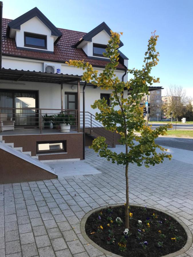 Eva Rooms & Studio Apartment Karlovac Exterior foto